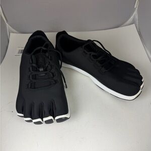 Peluva Strand Sport PFWM30101 Black/White Men's Size 10.5 Barefoot Shoes Toes